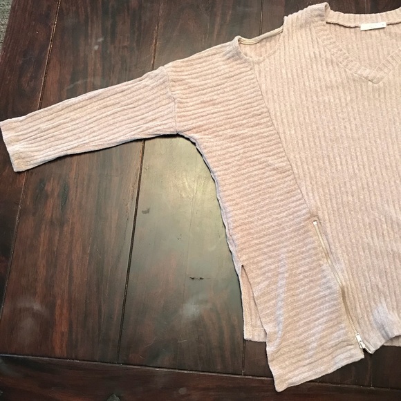 Le Lis Sweater - Picture 2 of 3